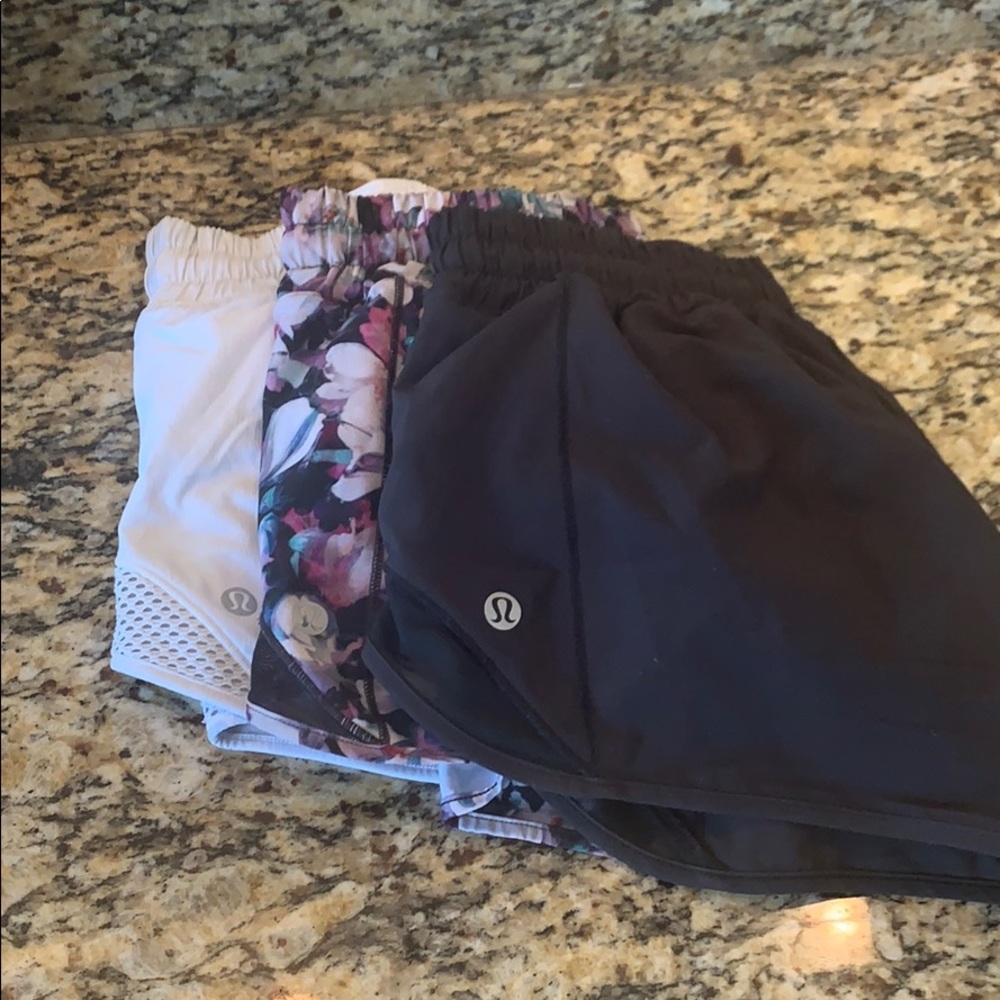 Lululemon hotty hot shorts 2.5 - size 4